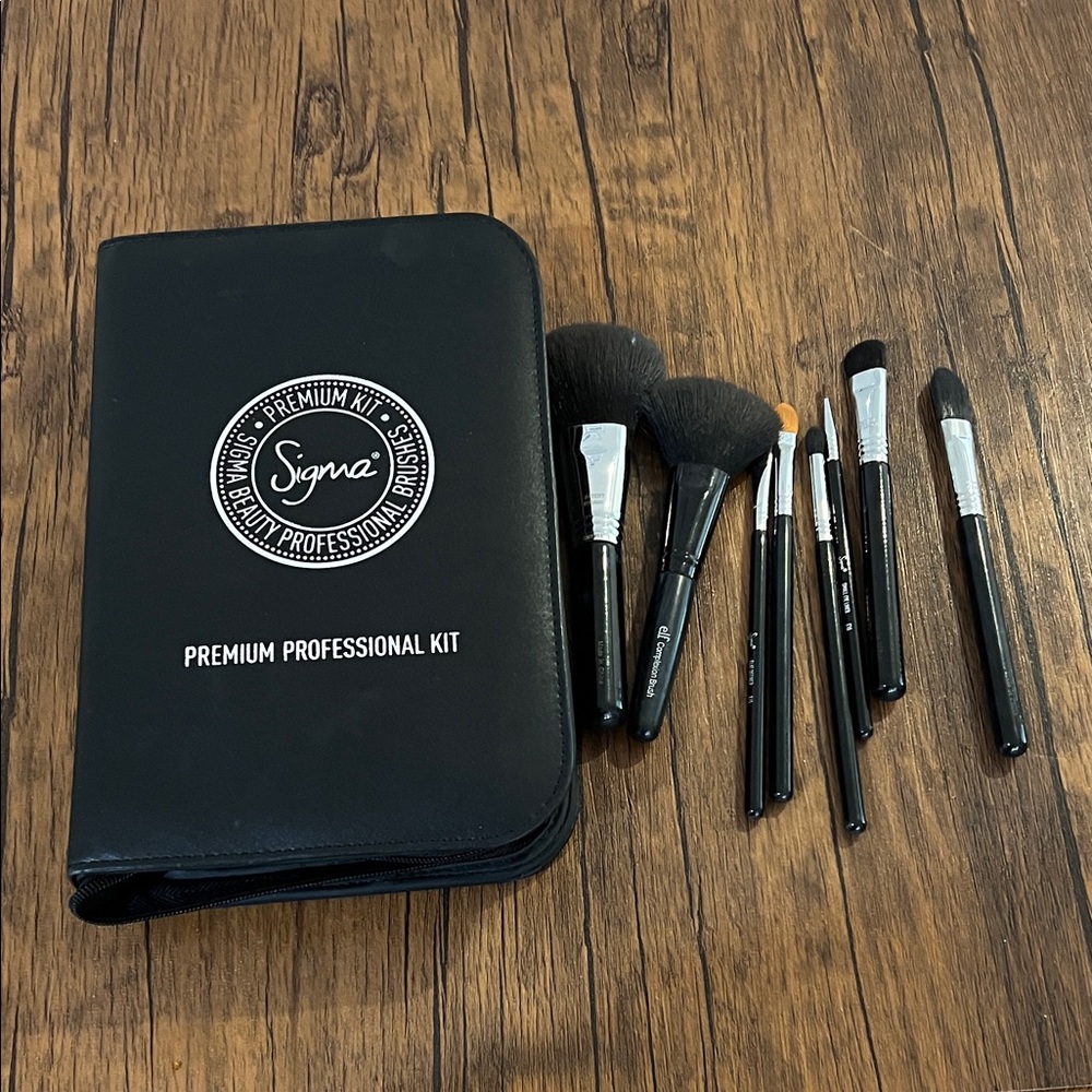 Sigma Beauty Professional Brush Set - Black and Silver